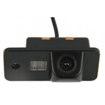 Camera auto 3 in 1 ce filmeaza in fata, in interiorul si in spatele masinii